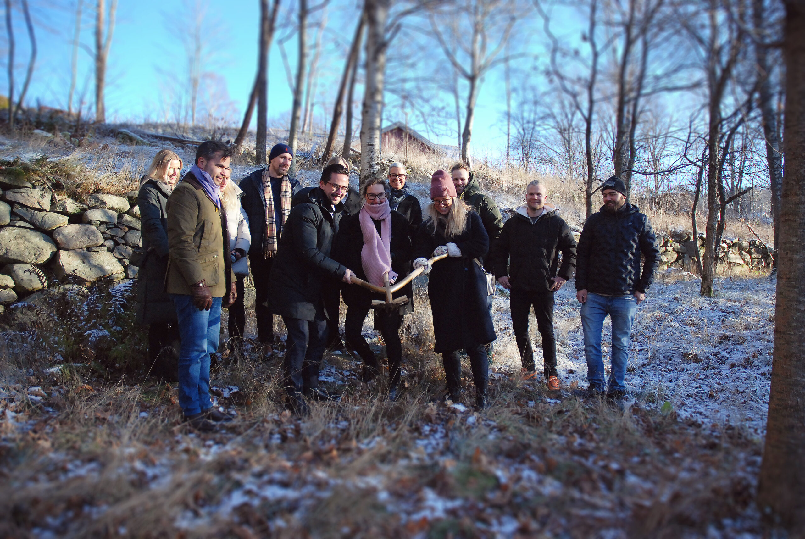 Det första spadtaget togs av Alexander Kjellgren (Attendo), Karin Johansson (Unika) och Elin Videfors (Emrahus). 